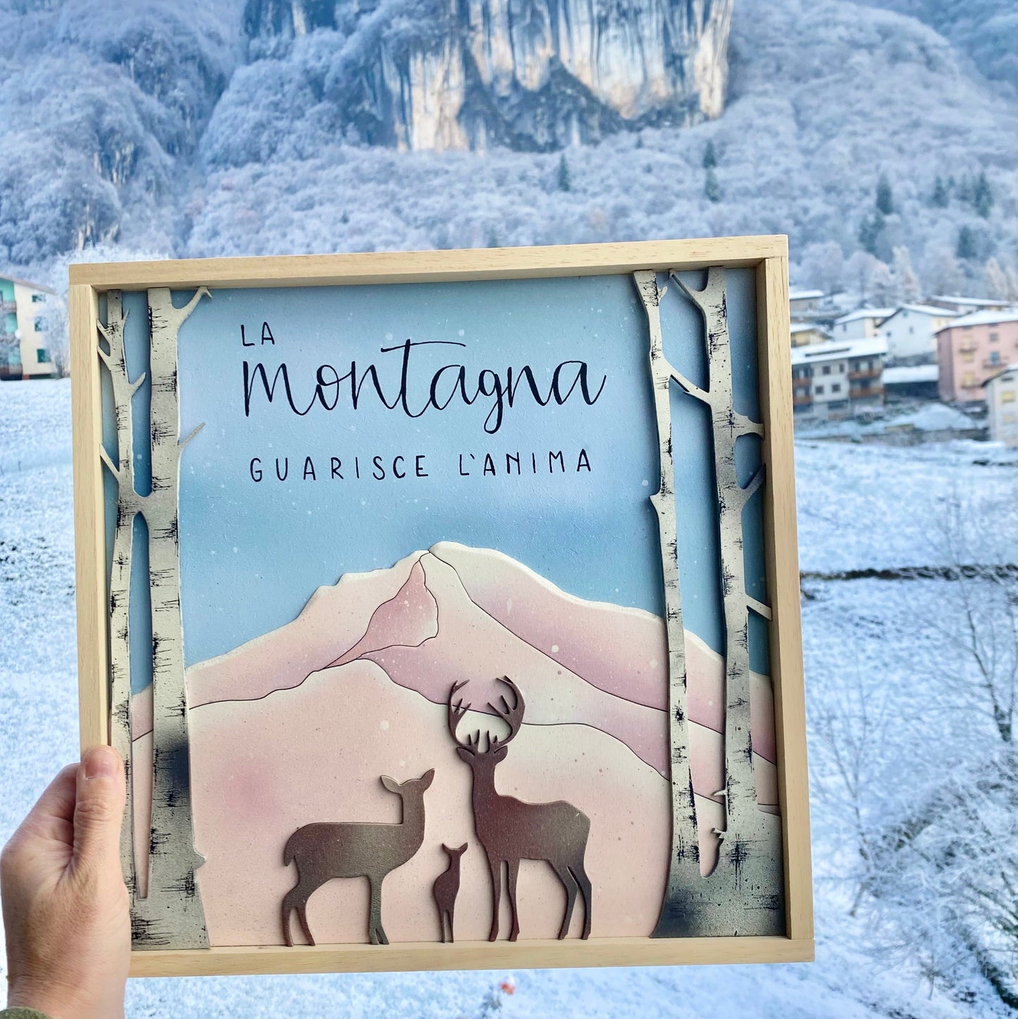 Quadro famiglia di cervi nella neve