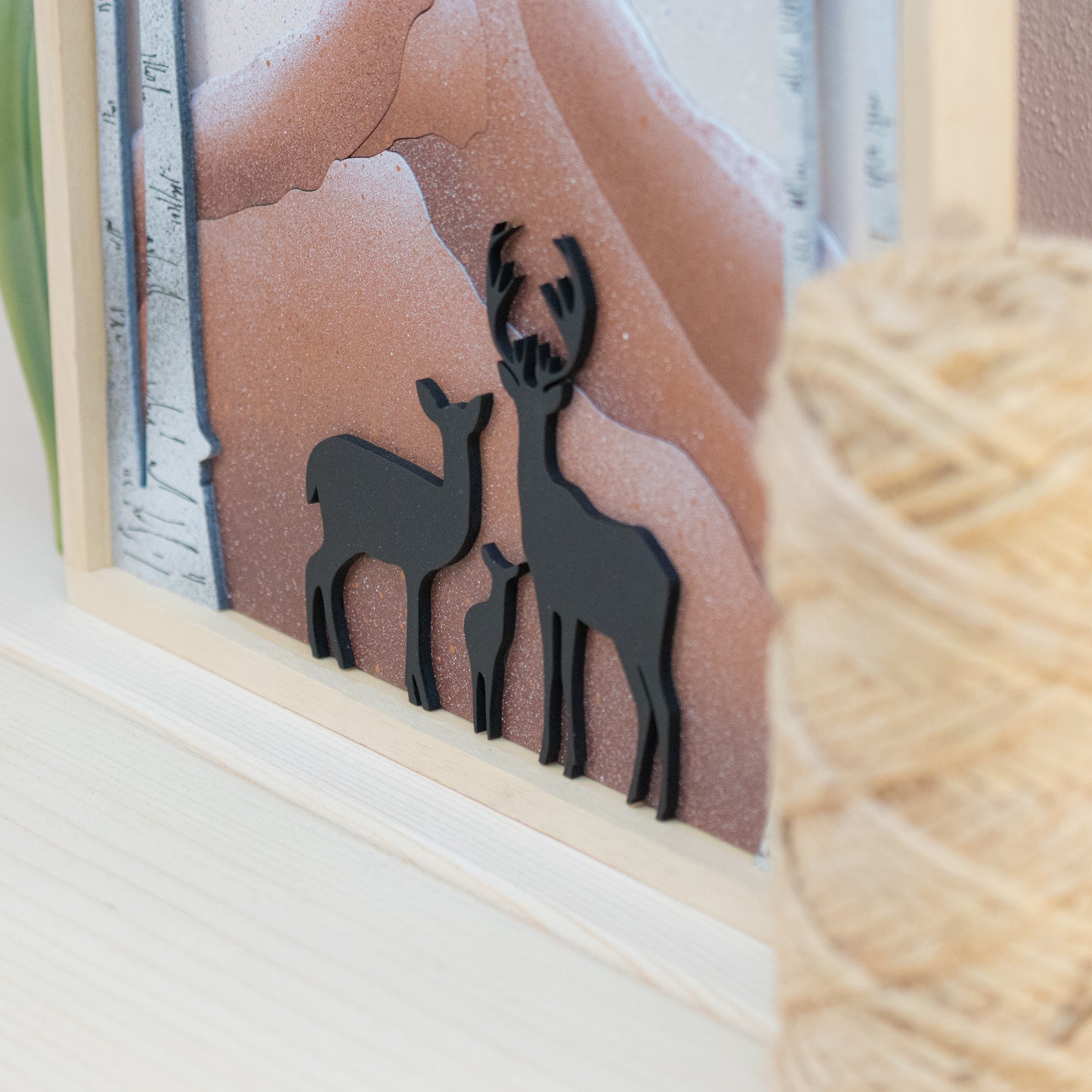 Quadro montagna famiglia di cervi